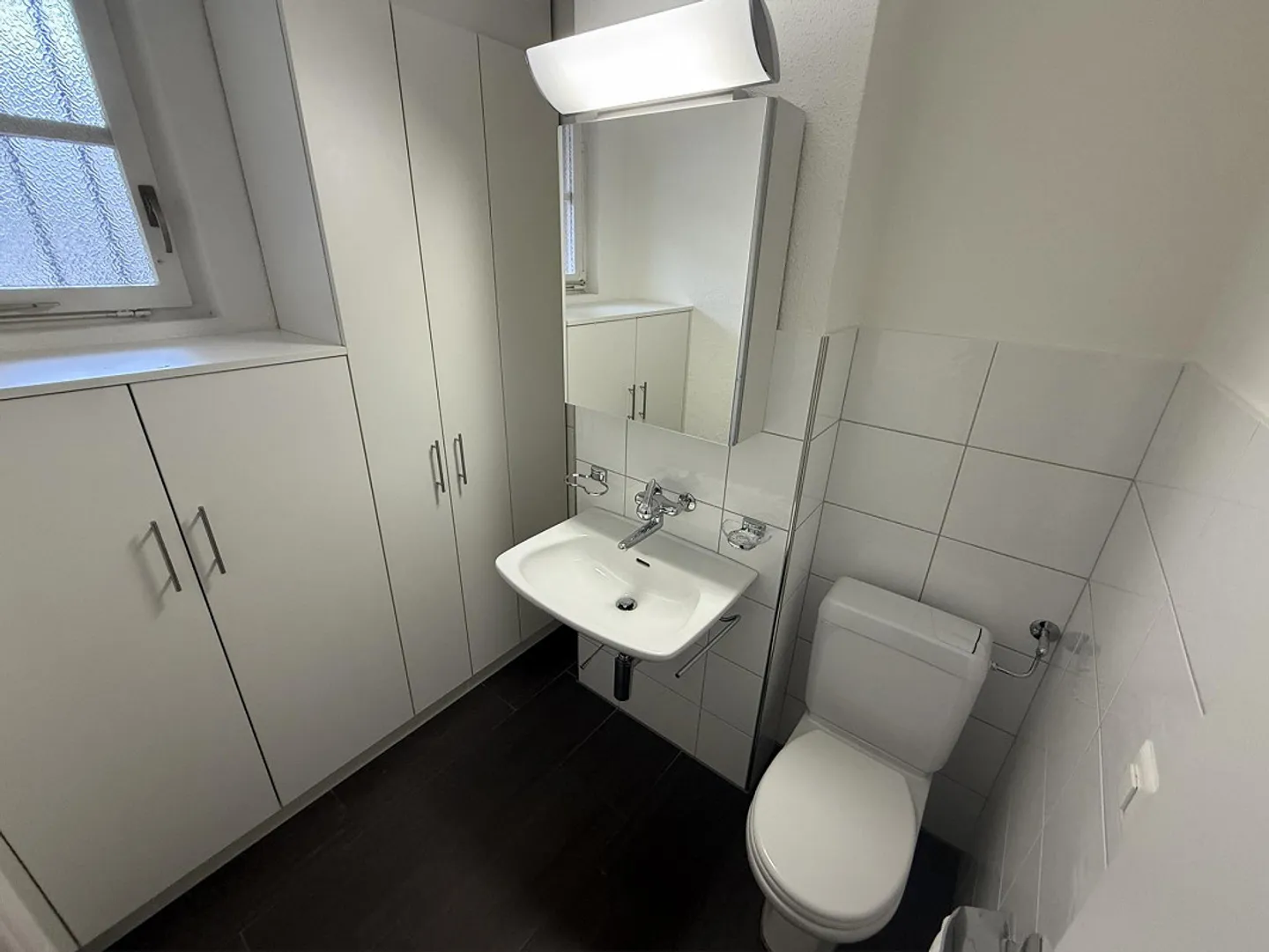 Unité commerciale avec 5 pièces dans une charmante propriété ancienne - Photo 8 sur 9