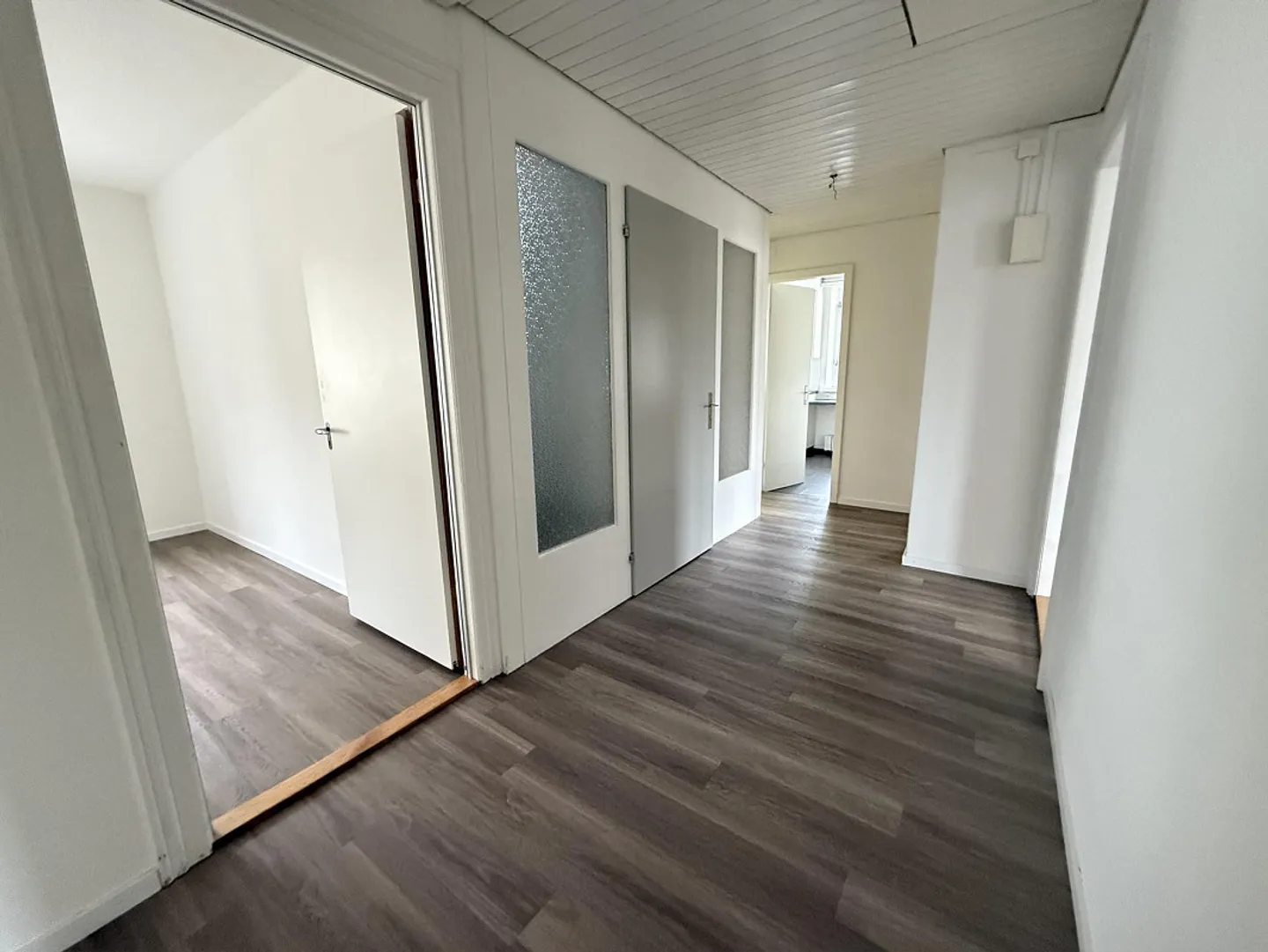 Unité commerciale avec 5 pièces dans une charmante propriété ancienne - Photo 9 sur 9