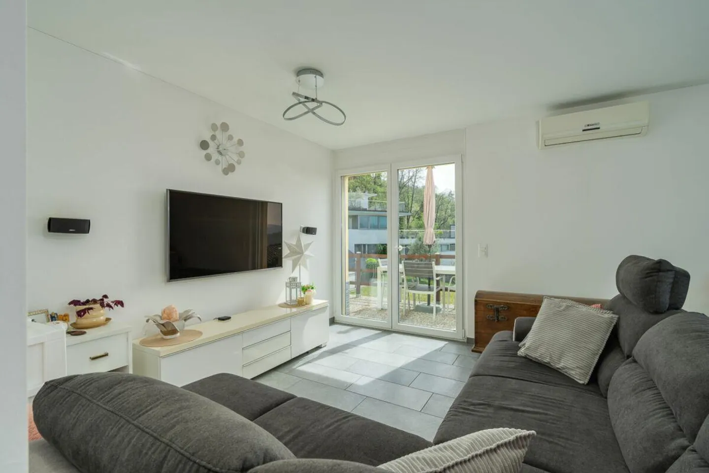 DAVESO · MODERN HOUSE WITH GARDEN AND UNOBSTRUCTED VIEW OF LAKE LUGANO - Photo 3 of 15