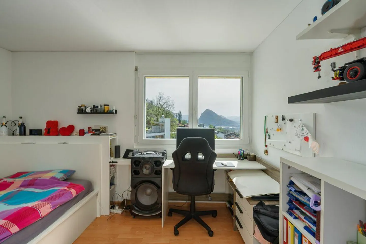 DAVESO · MODERN HOUSE WITH GARDEN AND UNOBSTRUCTED VIEW OF LAKE LUGANO - Photo 10 of 15