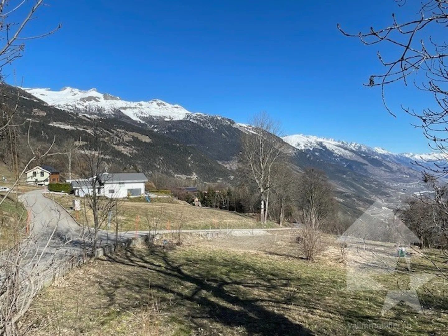Baugrundstück, sanft abfallend, ruhig und mit Panoramablick - Foto 4 von 7
