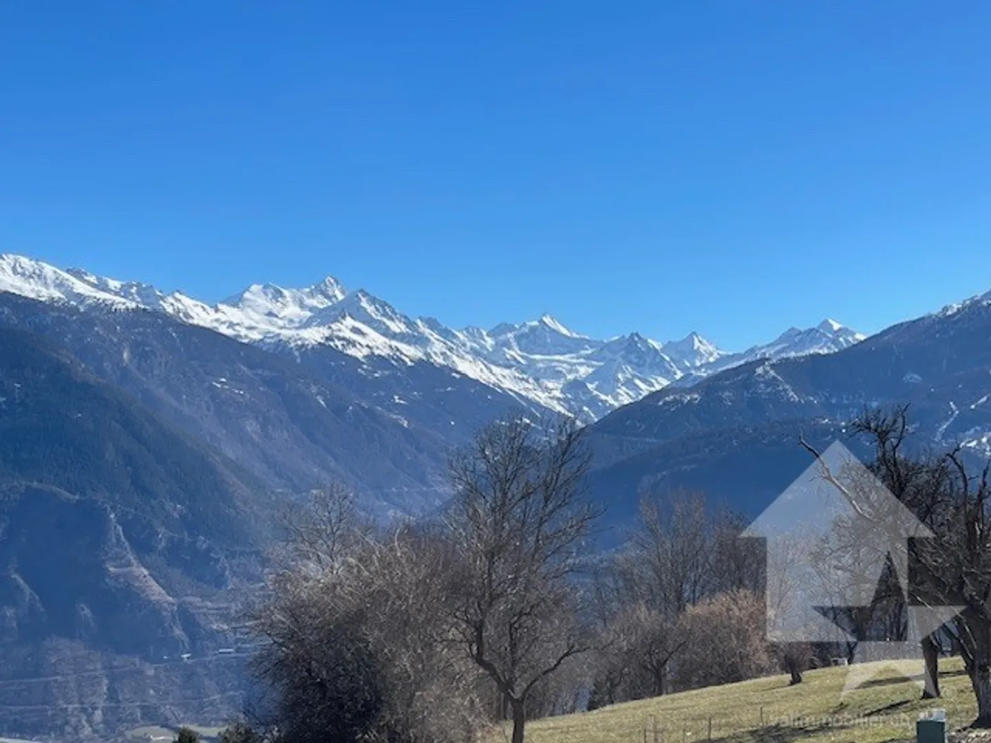 Baugrundstück, sanft abfallend, ruhig und mit Panoramablick - Foto 5 von 7
