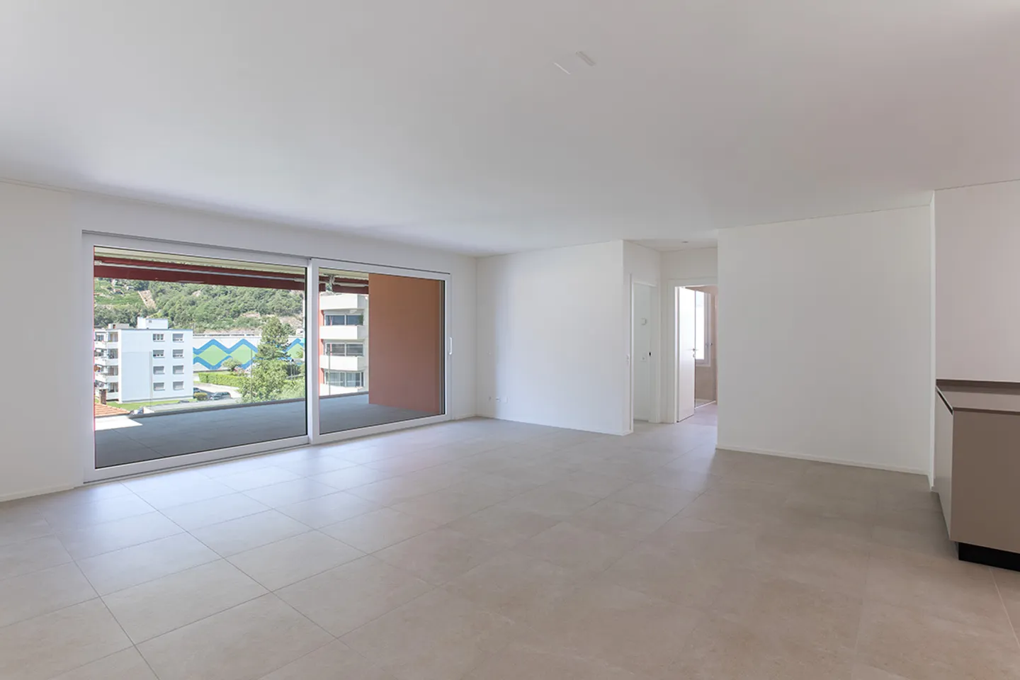 Appartement moderne de 5,5 pièces avec jardin - Photo 3 sur 10