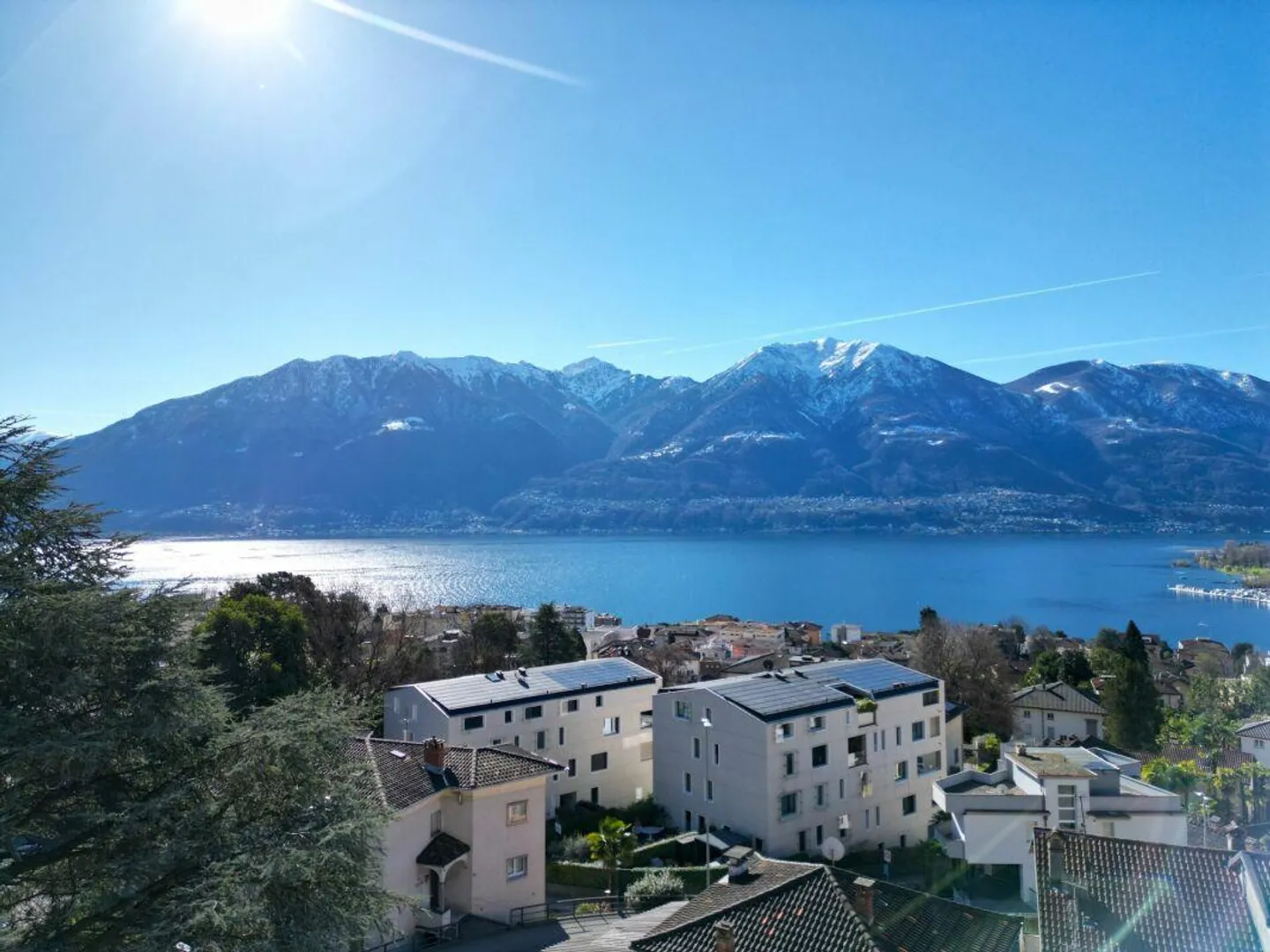Attico con vista lago nel cuore di Muralto - Foto 1 di 11