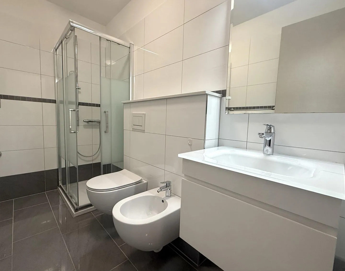 Modern and renovated 3.5-room apartment for rent in Mendrisio - Photo 6 of 8