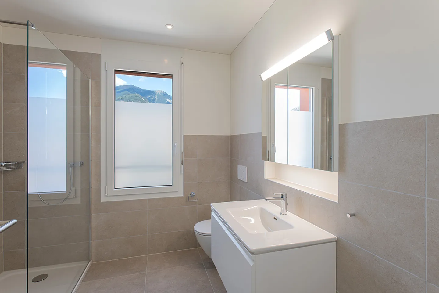 Appartement moderne de 5,5 pièces avec jardin - Photo 5 sur 10