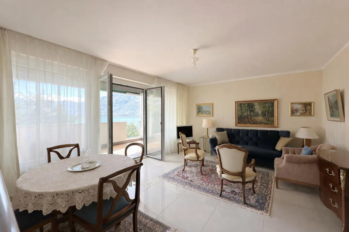 Attico con vista lago nel cuore di Muralto - Foto 3 di 11