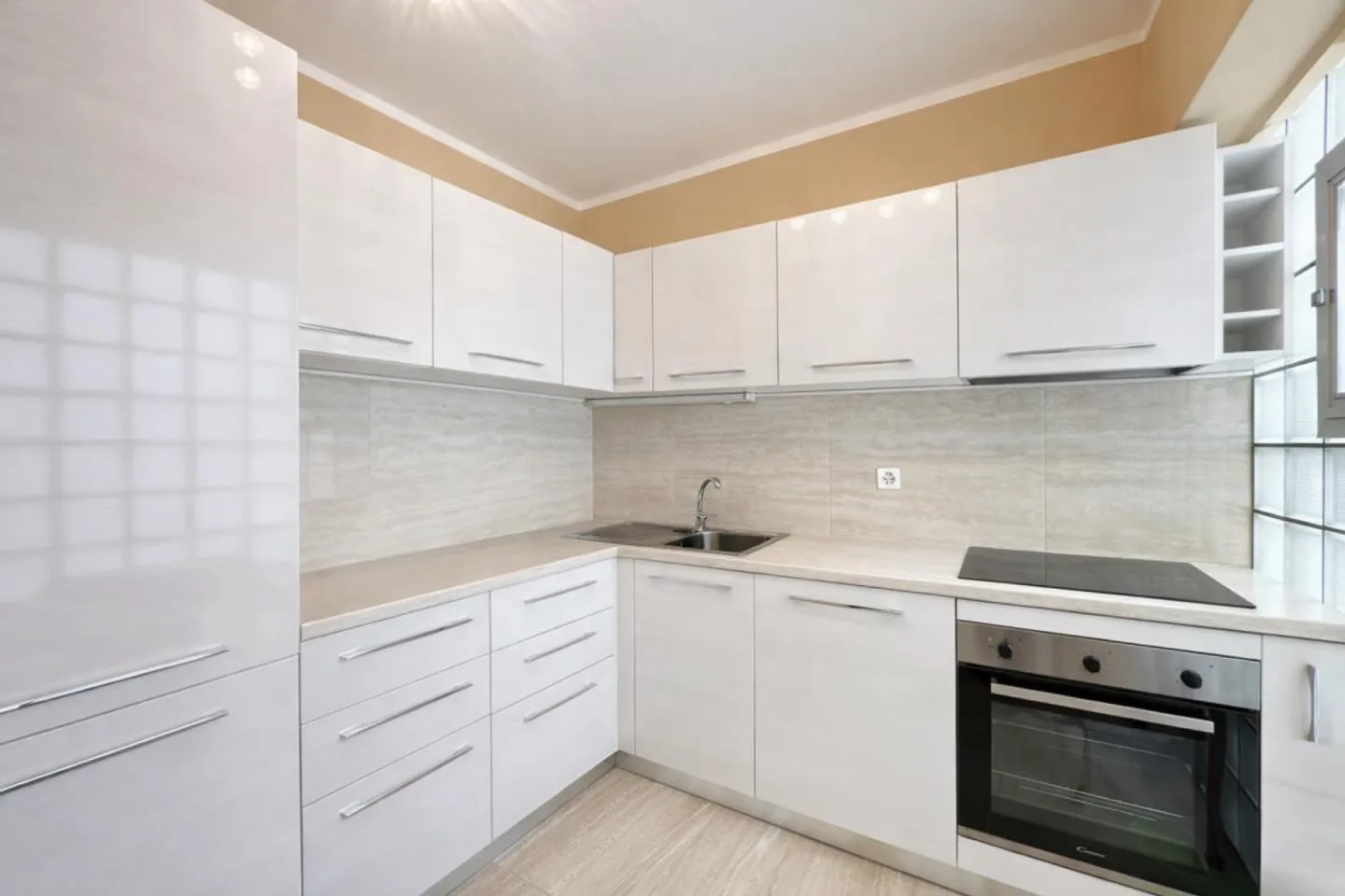 Attico con vista lago nel cuore di Muralto - Foto 4 di 11