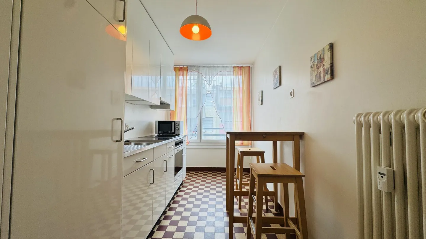 Very well-maintained 2.5-room apartment with cellar, partially furnished, available immediately - tenant wanted - Photo 2 of 7