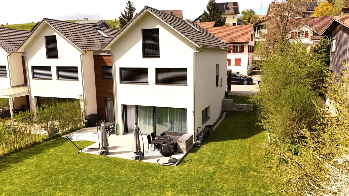 Vivre au bord de la forêt - Maison de ville exclusive de 5,5 pièces - Photo 1 sur 18