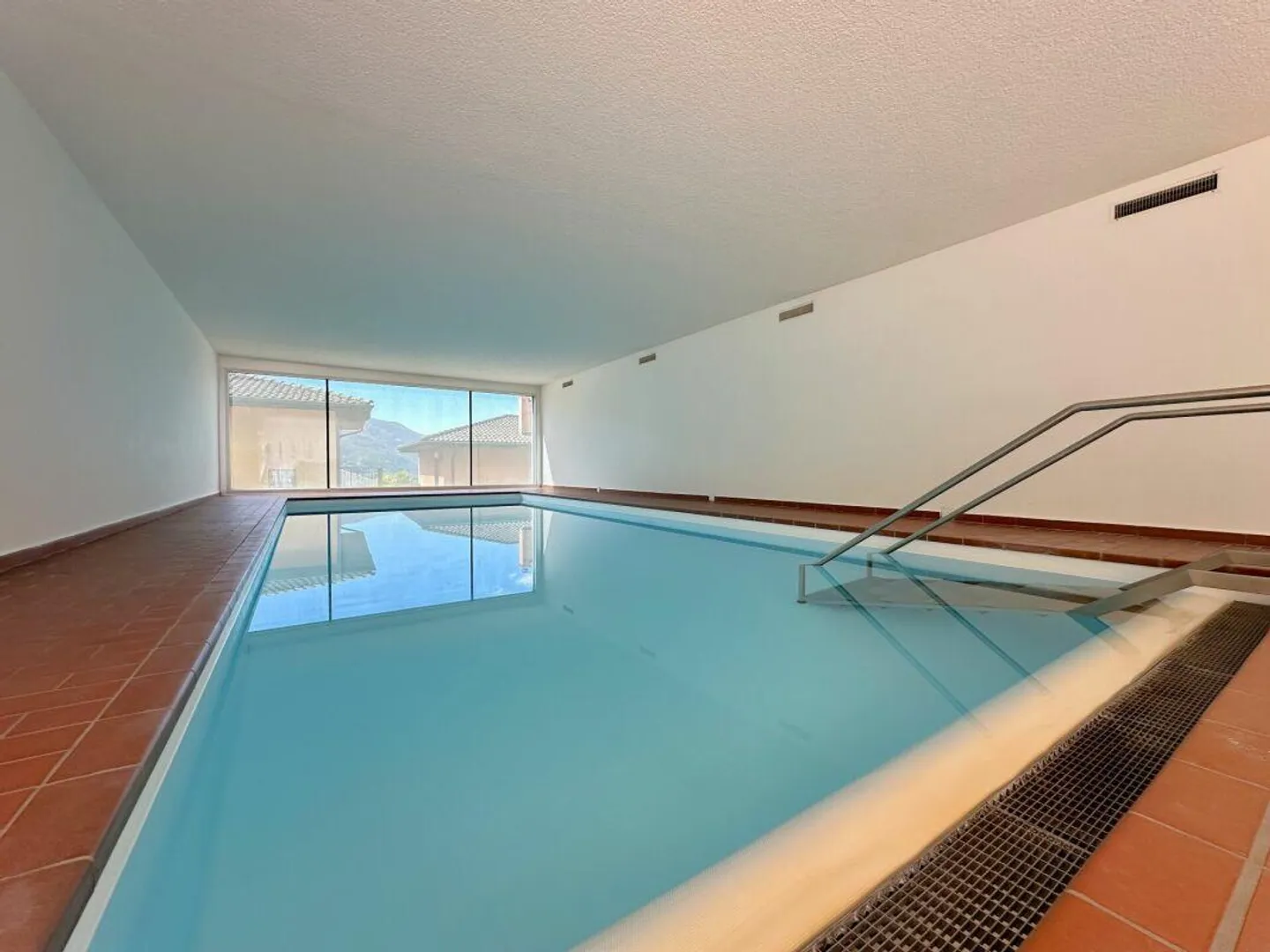 Attico con vista lago nel cuore di Muralto - Foto 9 di 11