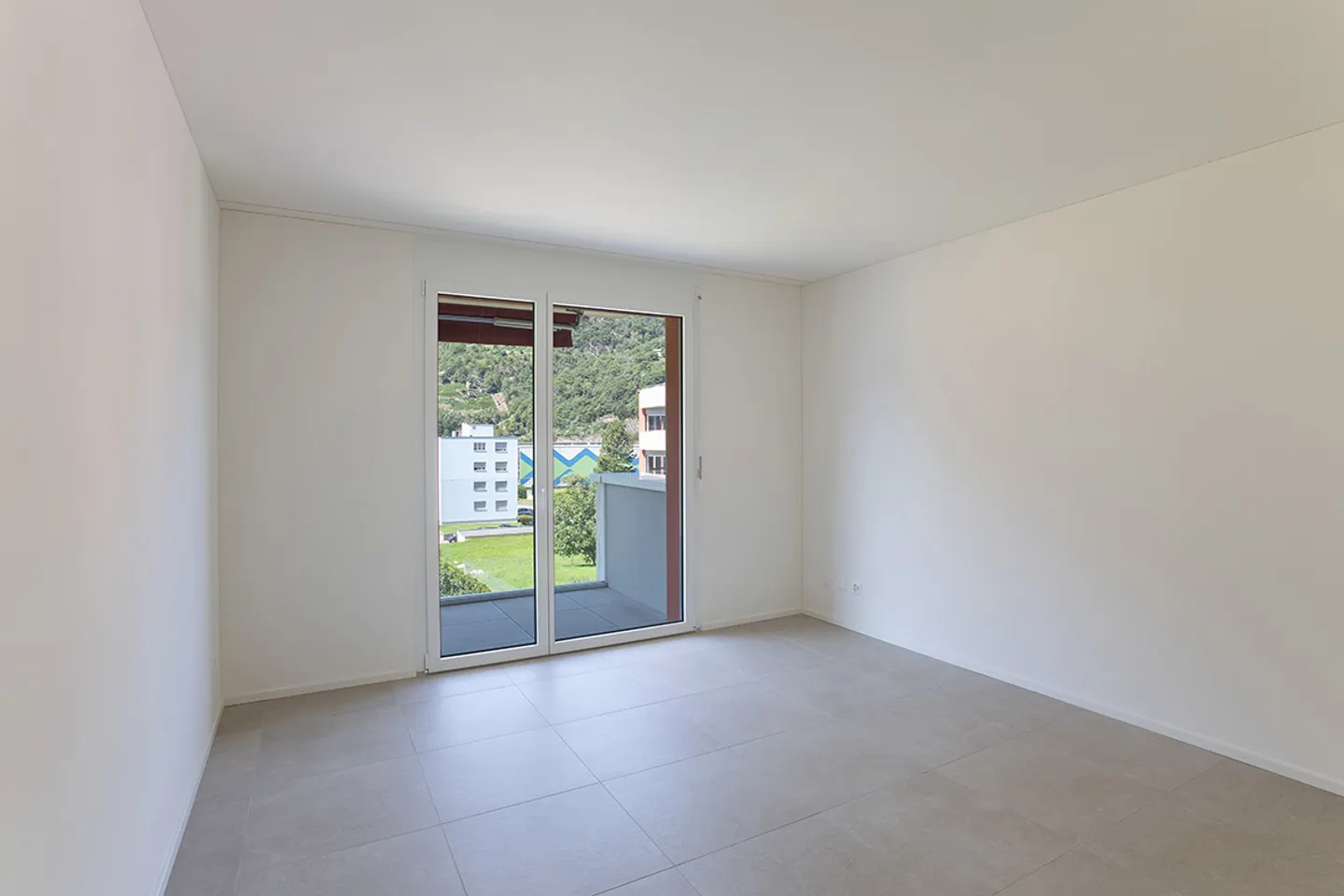 Appartement moderne de 5,5 pièces avec jardin - Photo 8 sur 10