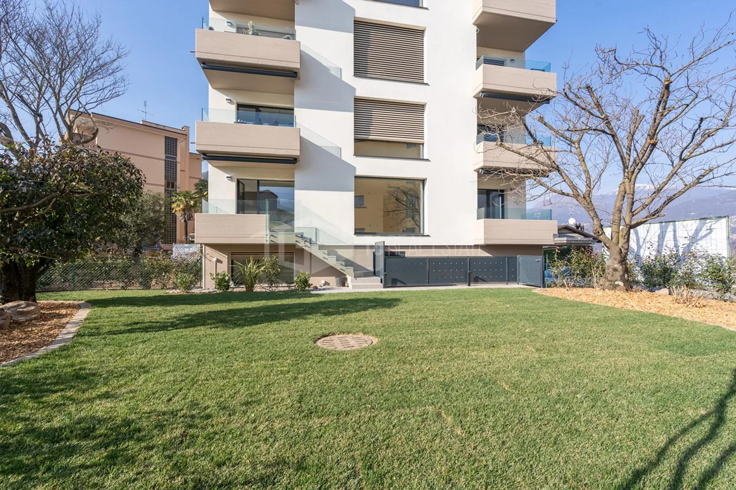 BRIGHT 4.5 ROOMS WITH GARDEN - Photo 1 of 13