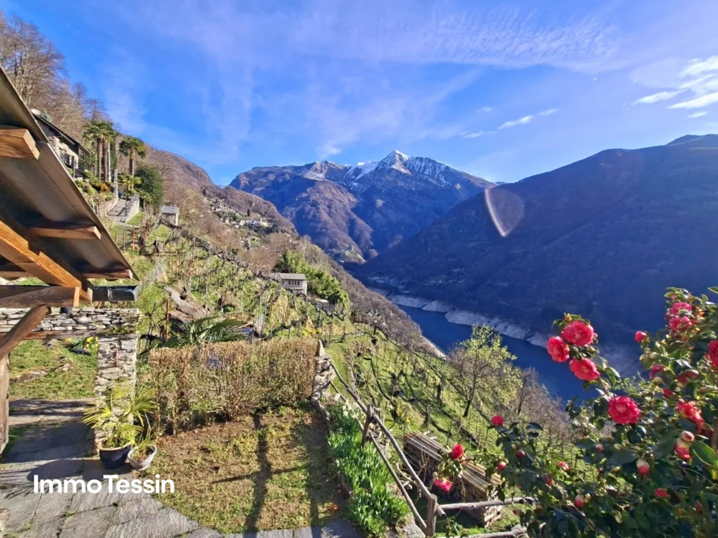 Charming and stylishly renovated dream rustic house with a view of the Verzasca dam and 5800 m2 of natural land - Photo 5 of 13