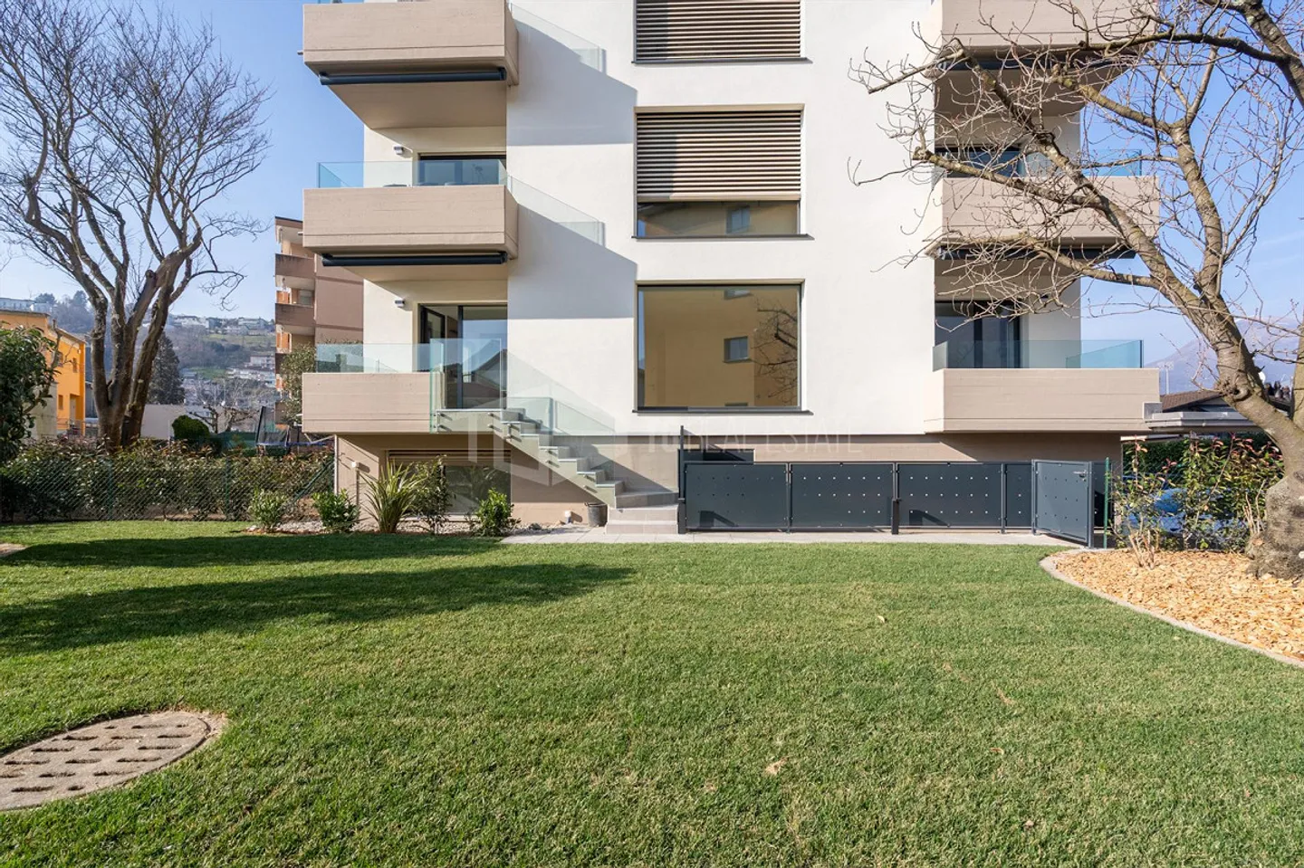 BRIGHT 4.5 ROOMS WITH GARDEN - Photo 2 of 13