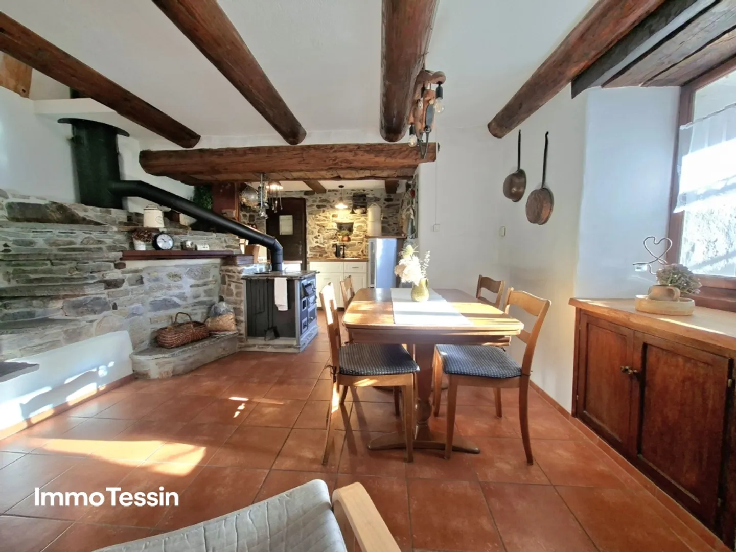 Charming and stylishly renovated dream rustic house with a view of the Verzasca dam and 5800 m2 of natural land - Photo 6 of 13