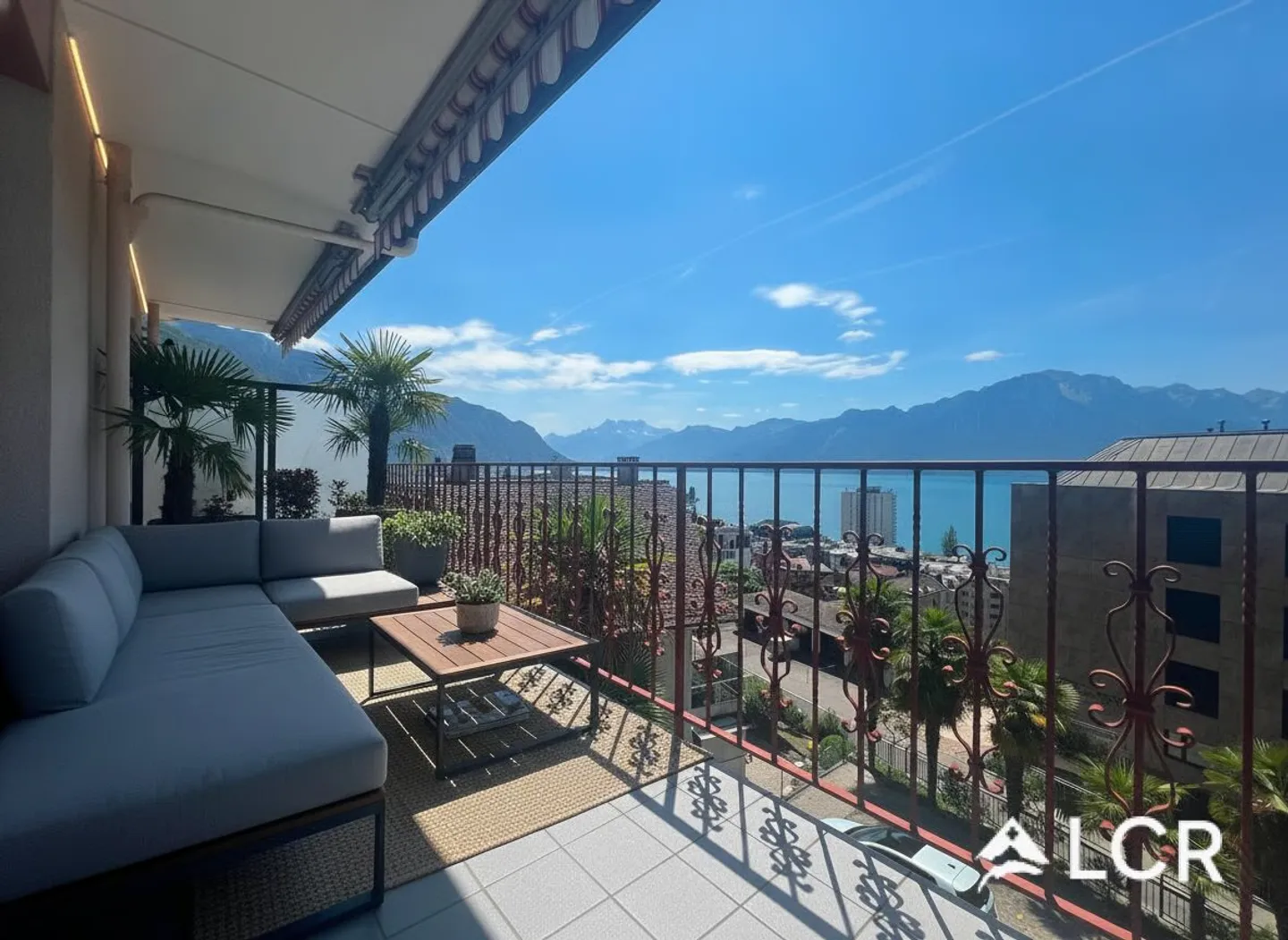 Magnificent 5.5-room apartment / 3 bedrooms / 1 bathroom / 1 balcony with stunning lake view / THANK YOU for reading the text - Photo 1 of 12
