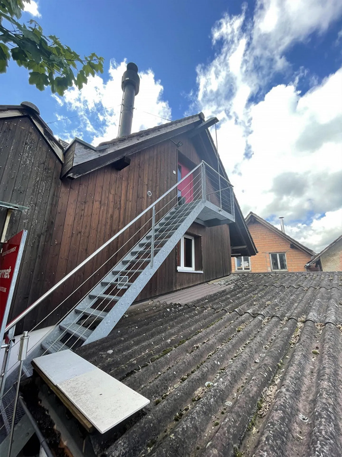 Appartamento mansardato affascinante con ingresso privato in una posizione tranquilla - Foto 4 di 9
