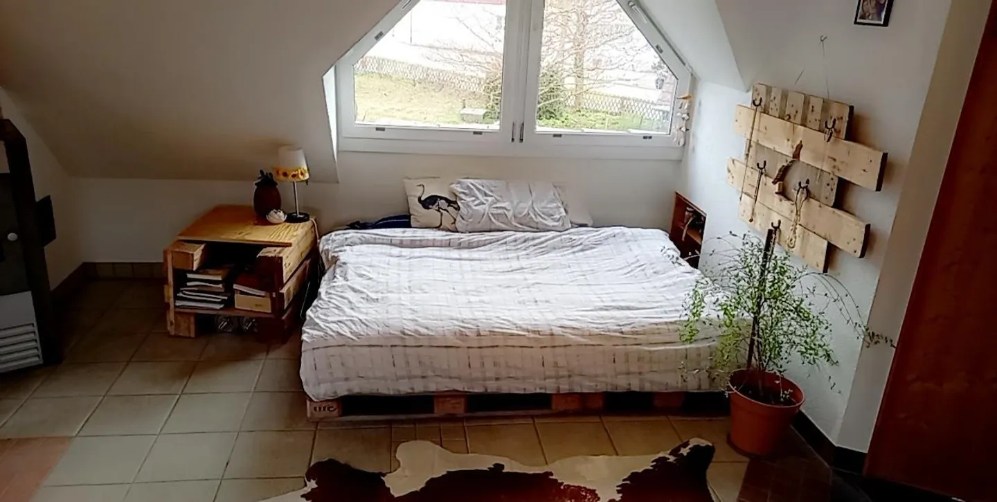 Appartamento mansardato affascinante con ingresso privato in una posizione tranquilla - Foto 8 di 9