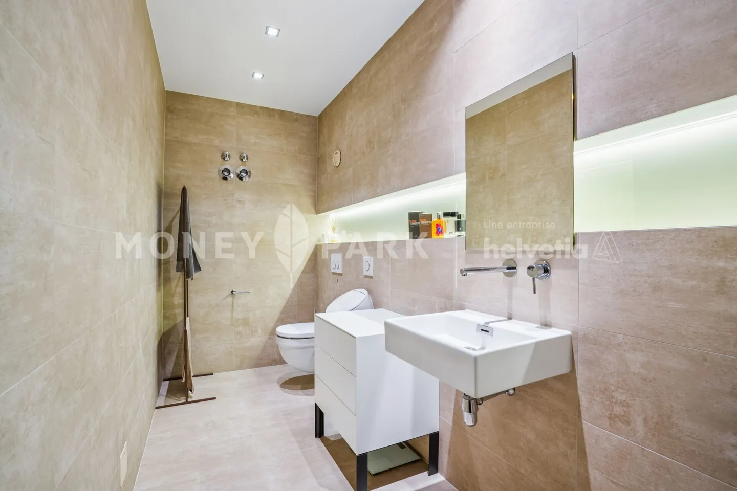 Appartamento loft attraente con 3 camere - Foto 9 di 13