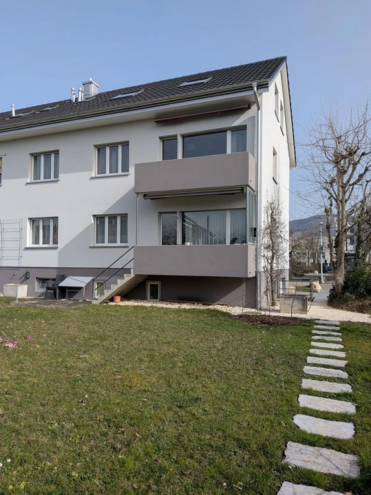Charmante appartement sous les combles de 2,5 pièces avec poêle à bois et places de parking disponibles - Photo 7 sur 7