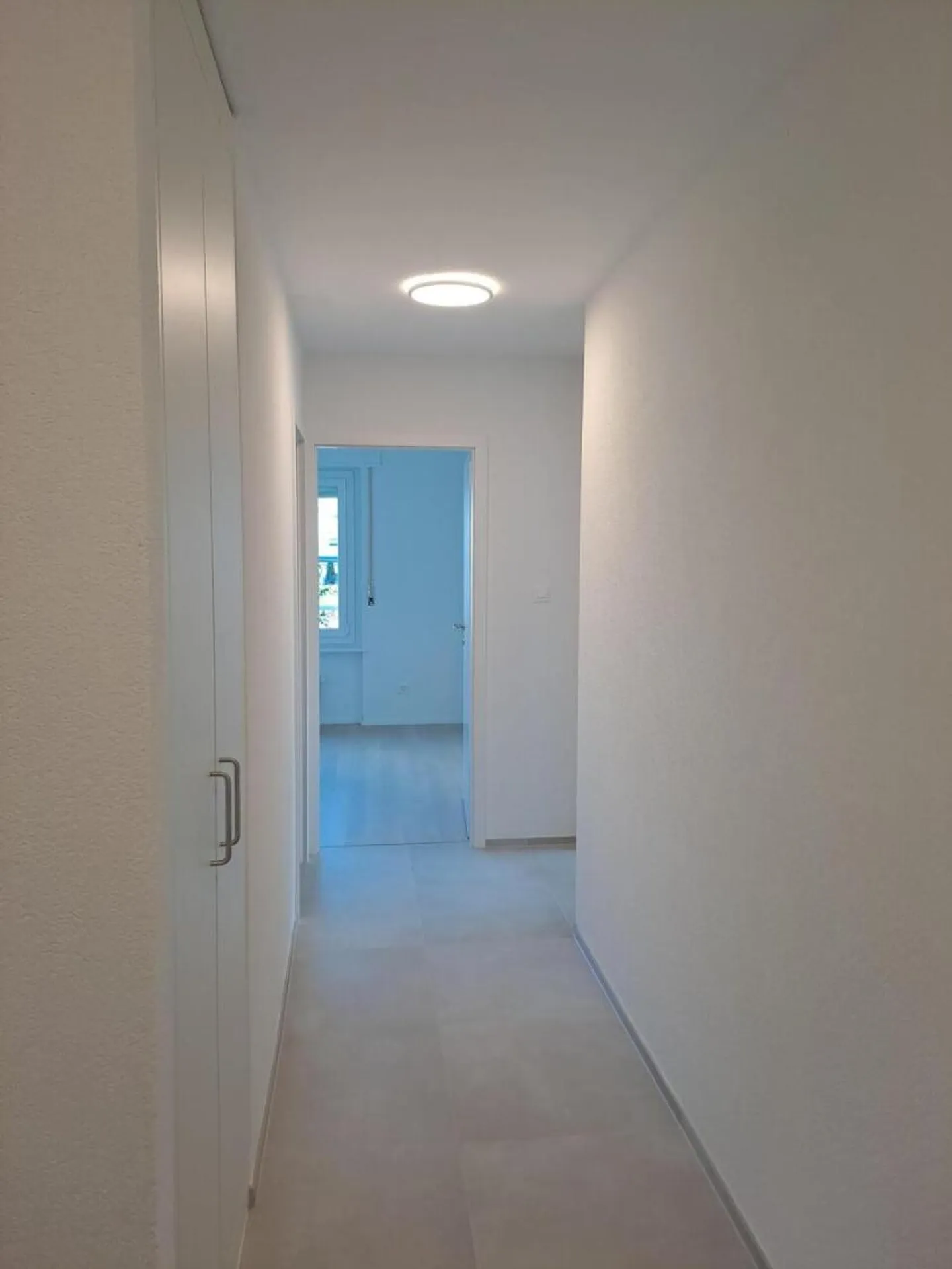Appartamento luminoso di 4,5 stanze al 2° piano - Foto 4 di 9