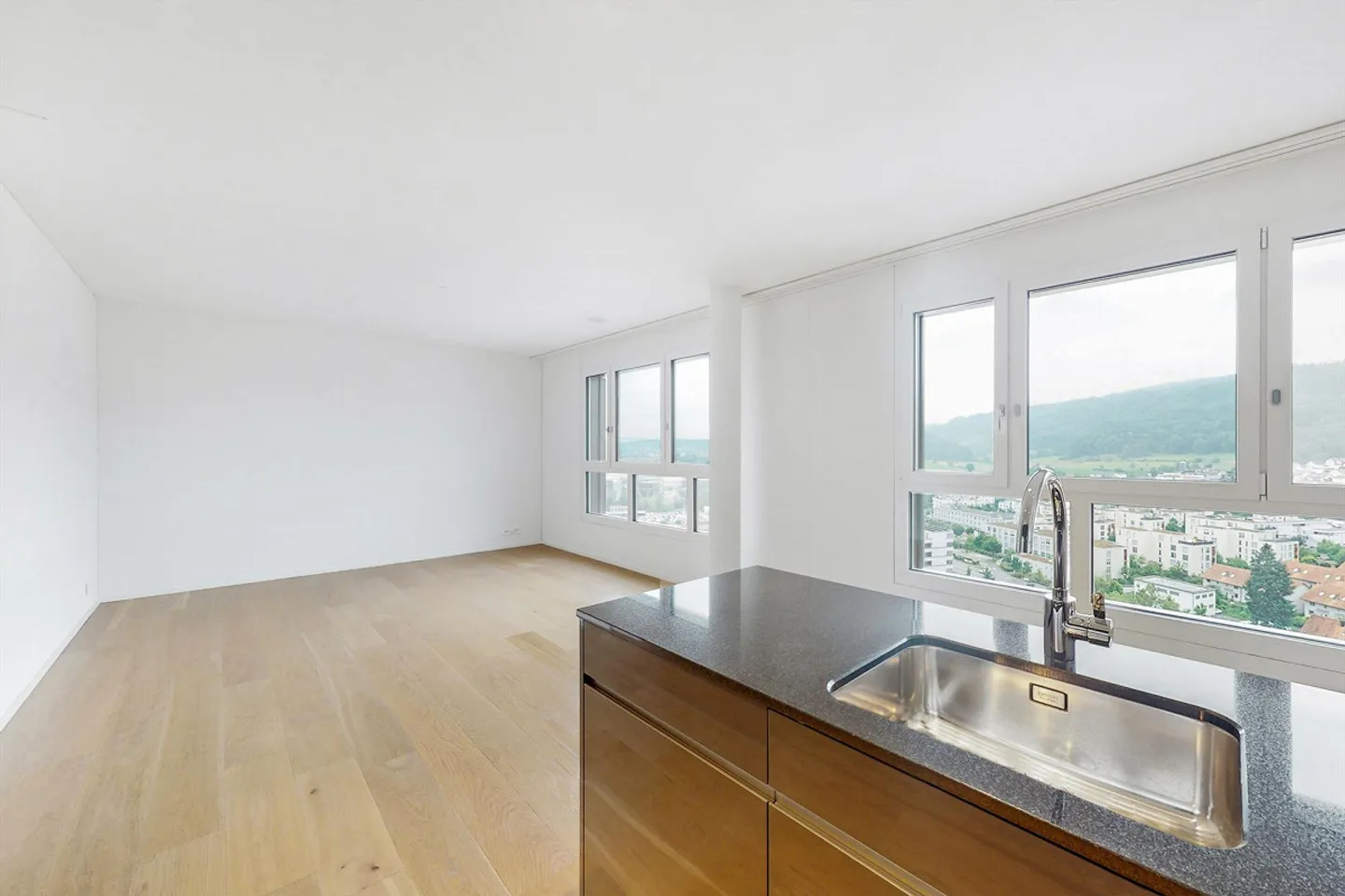 Charmante Wohnung in Spreitenbach - Foto 2 von 3