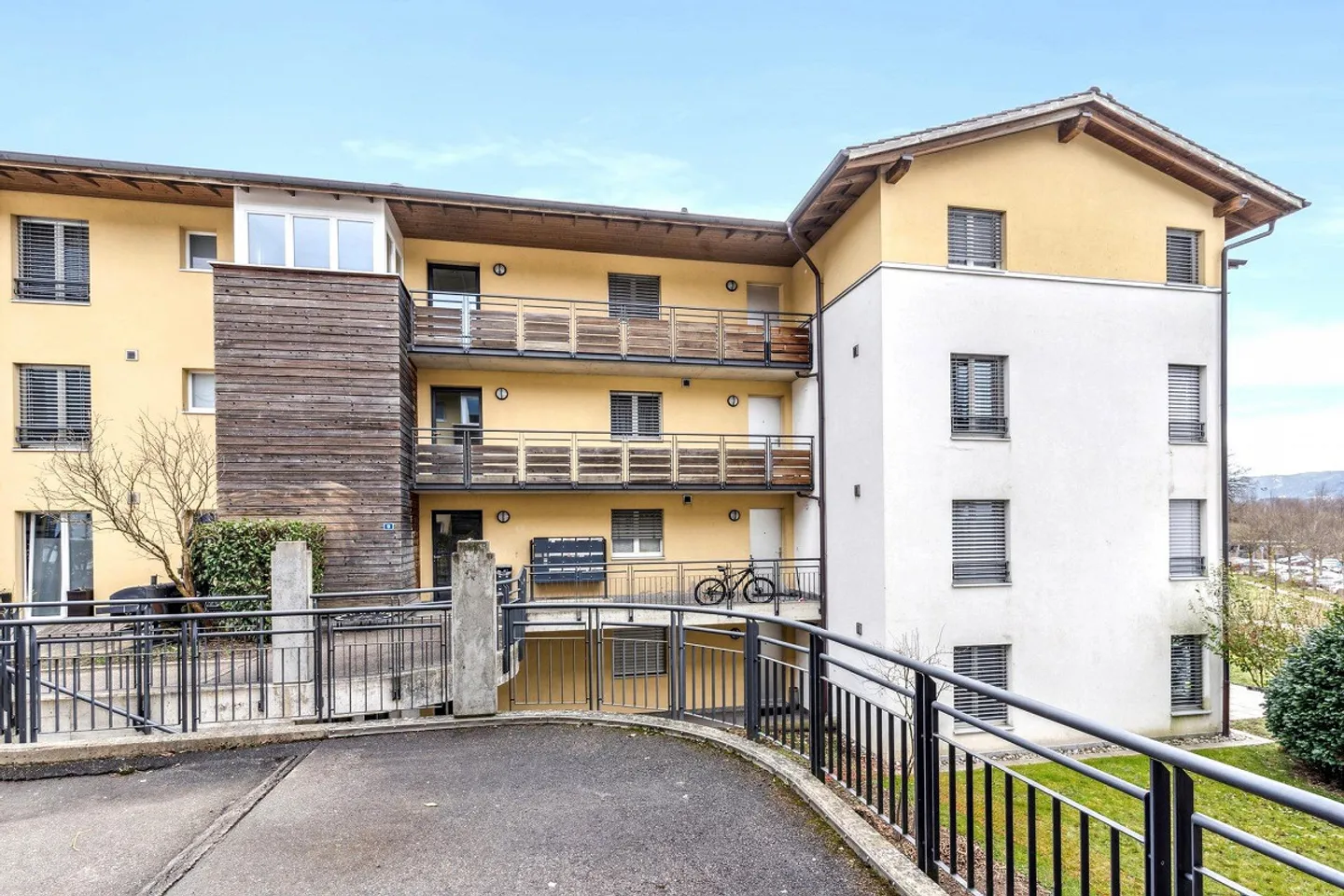 A simple and pleasant living environment - Photo 2 of 4