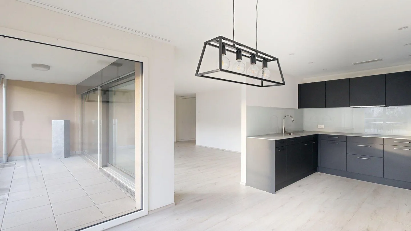 Condominio moderno di 2,5 stanze con bel balcone. - Foto 3 di 9