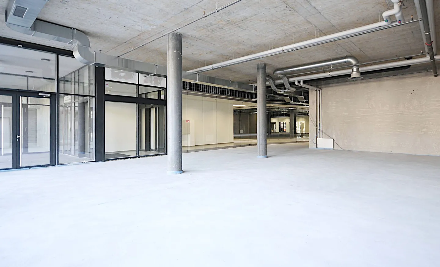 Spazi di vendita direttamente alla stazione di Gossau - 789 m2! - Foto 3 di 8