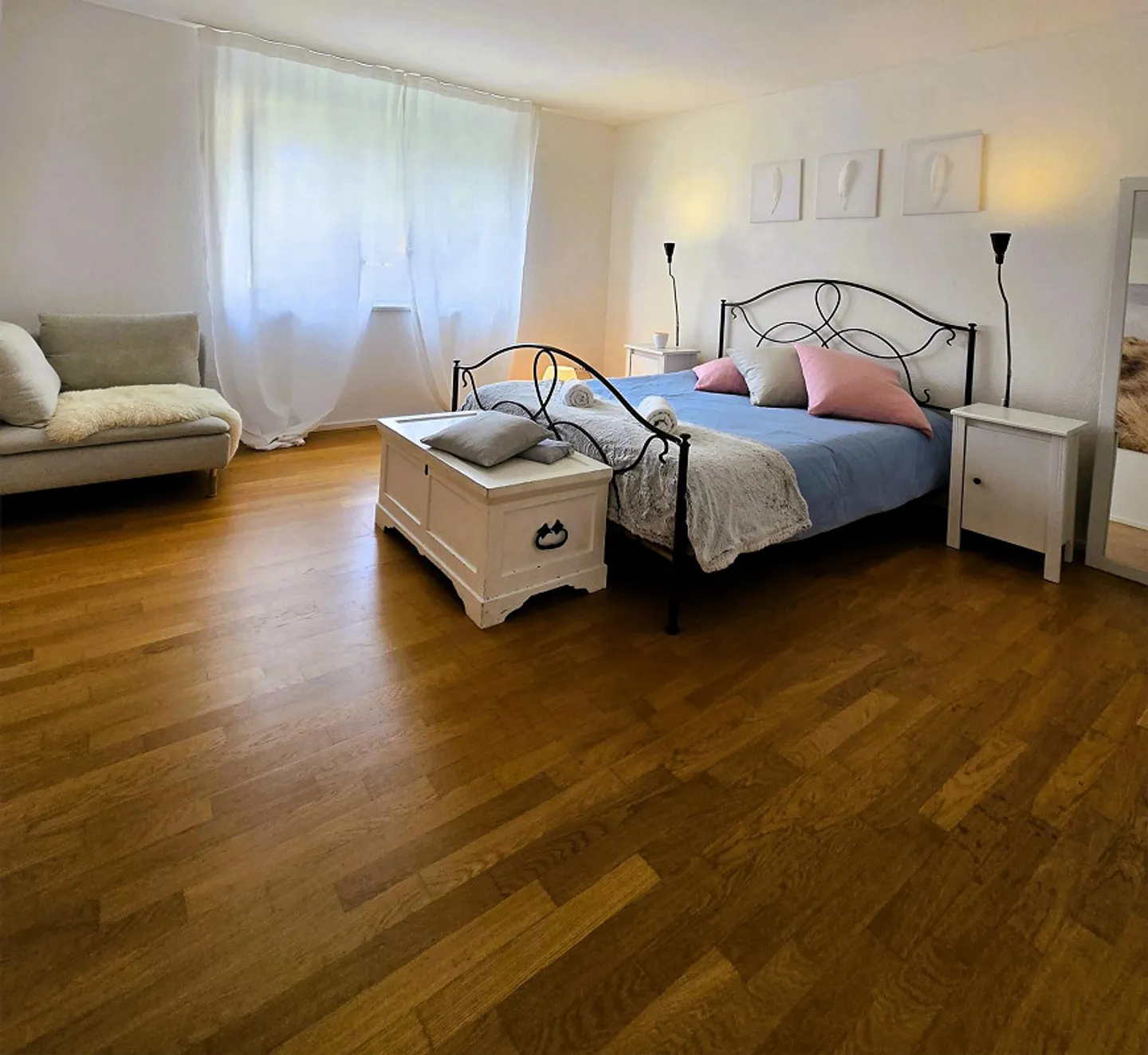 Grande camera condivisa con bagno privato e vista lago - Foto 2 di 6