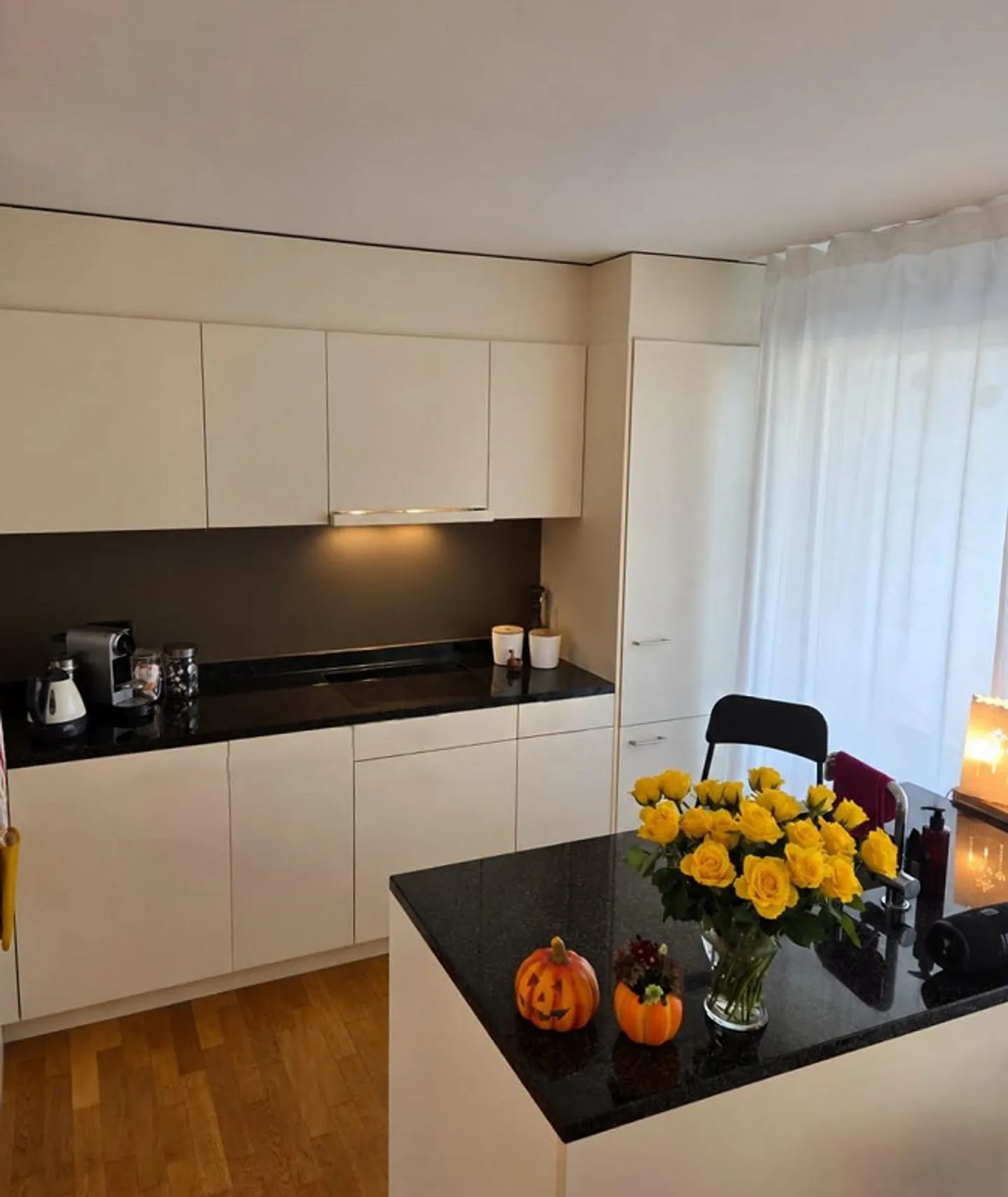 Grande camera condivisa con bagno privato e vista lago - Foto 6 di 6