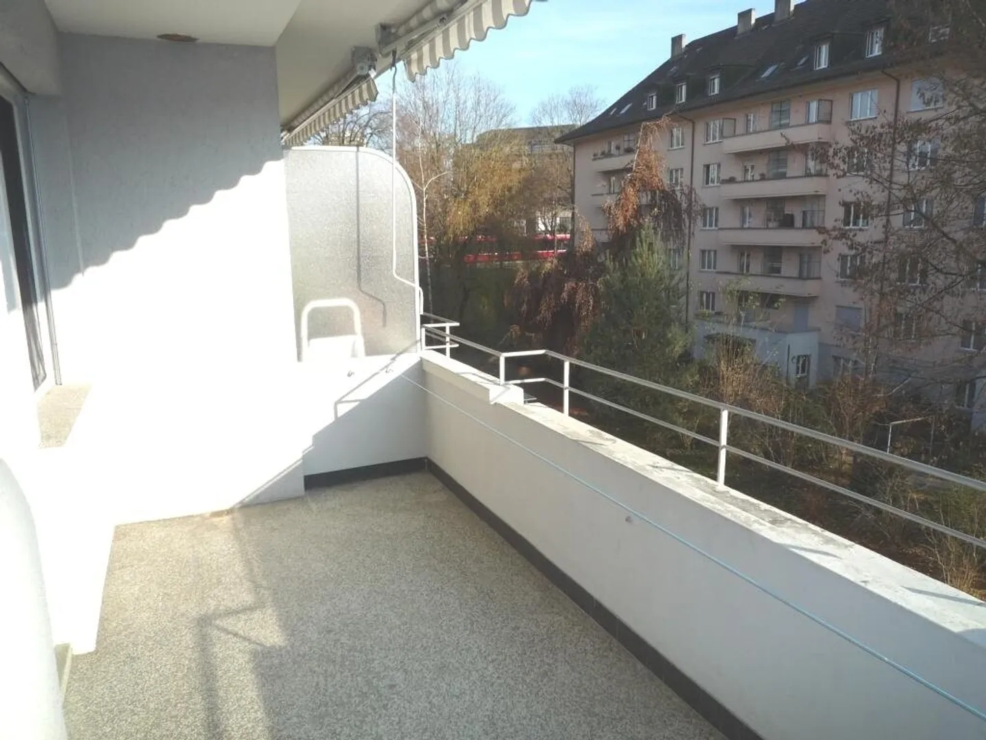Appartement de 3,5 pièces de 86 m² proche de la ville au 1er étage - Photo 5 sur 6