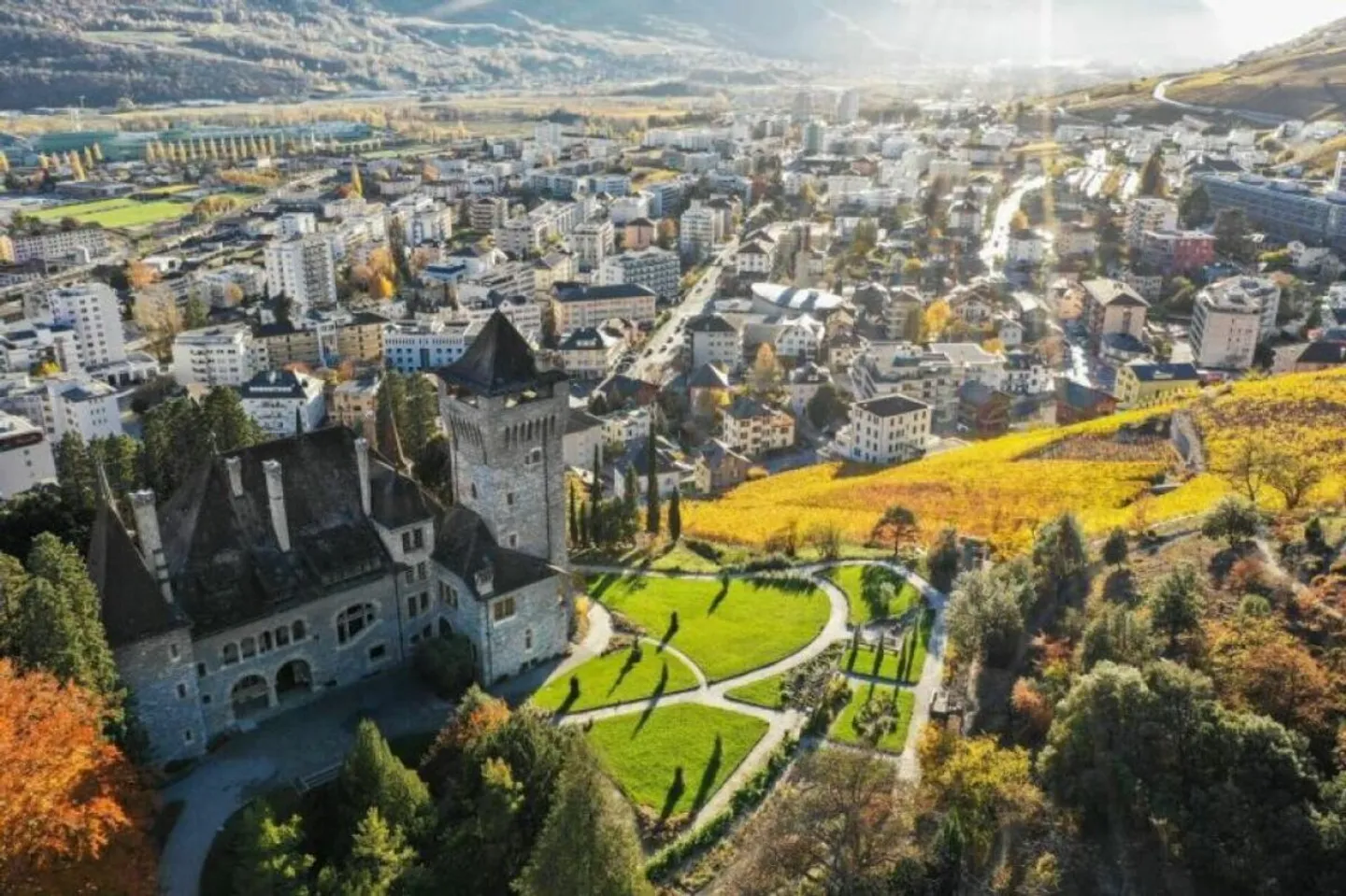 Individual villa for sale in the heart of Sierre - Photo 1 of 1