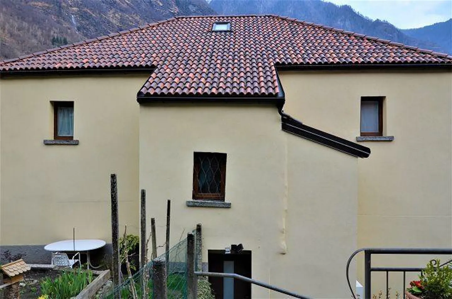 Casa di 3 app./ uffici a reddito con piccolo giardino - Foto 25 di 30