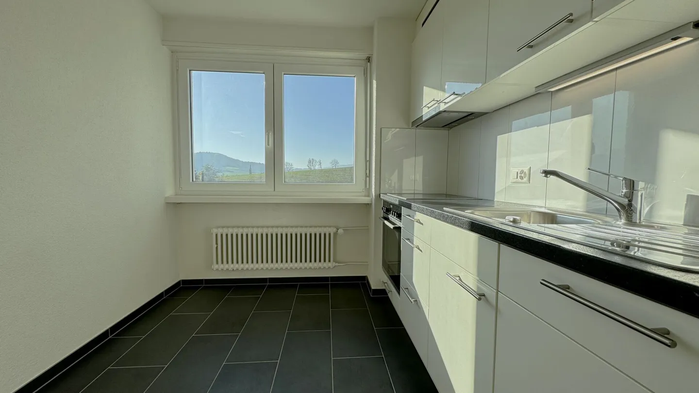 Bel appartement 4.5 pièces rénové avec vue à Delémont - Photo 3 sur 13