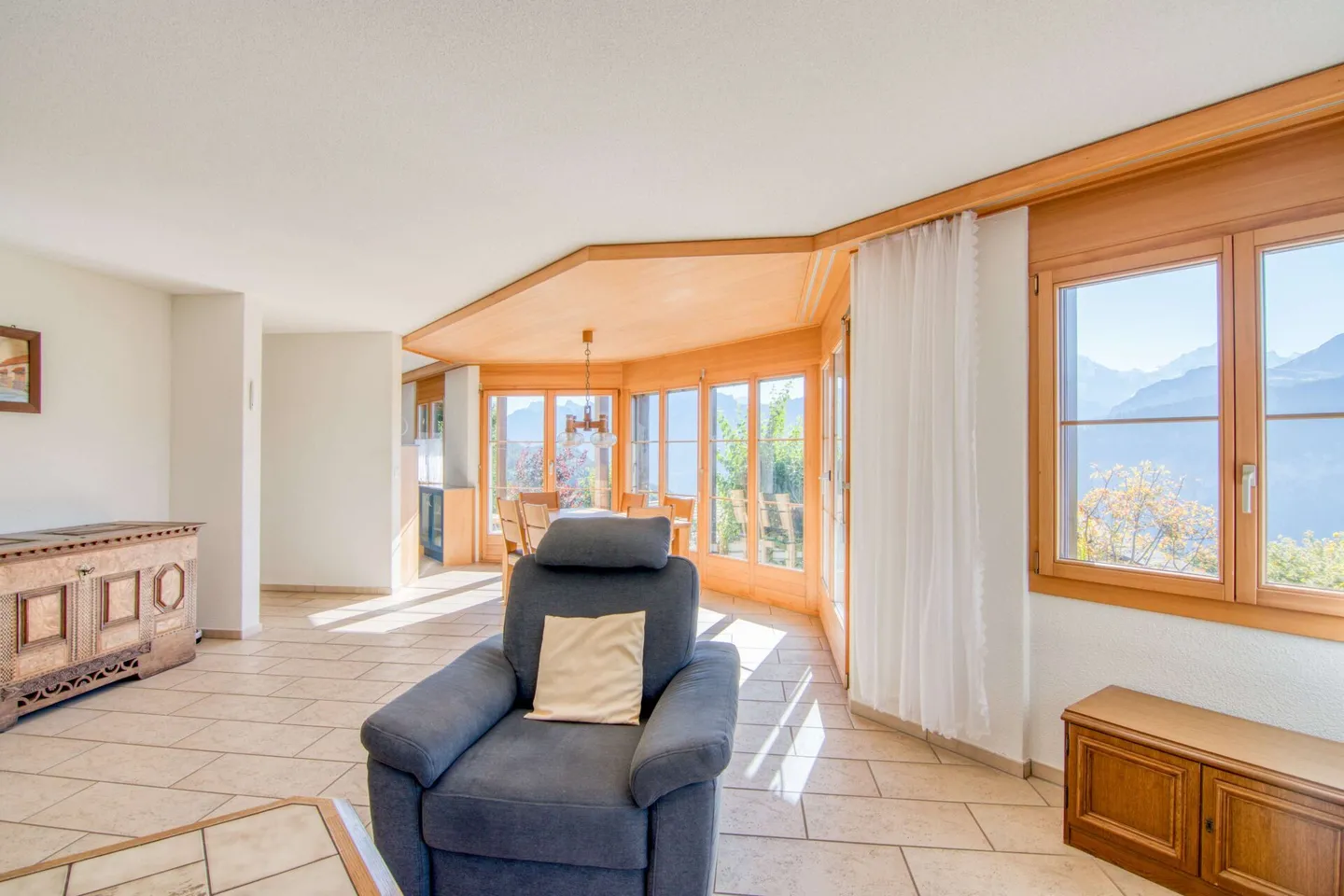 Esclusivo appartamento con giardino di 3,5 locali a Beatenberg - ideale come prima casa o casa vacanze, il tuo rifugio con panorama alpino e vista mozzafiato sul lago - Foto 7 di 24