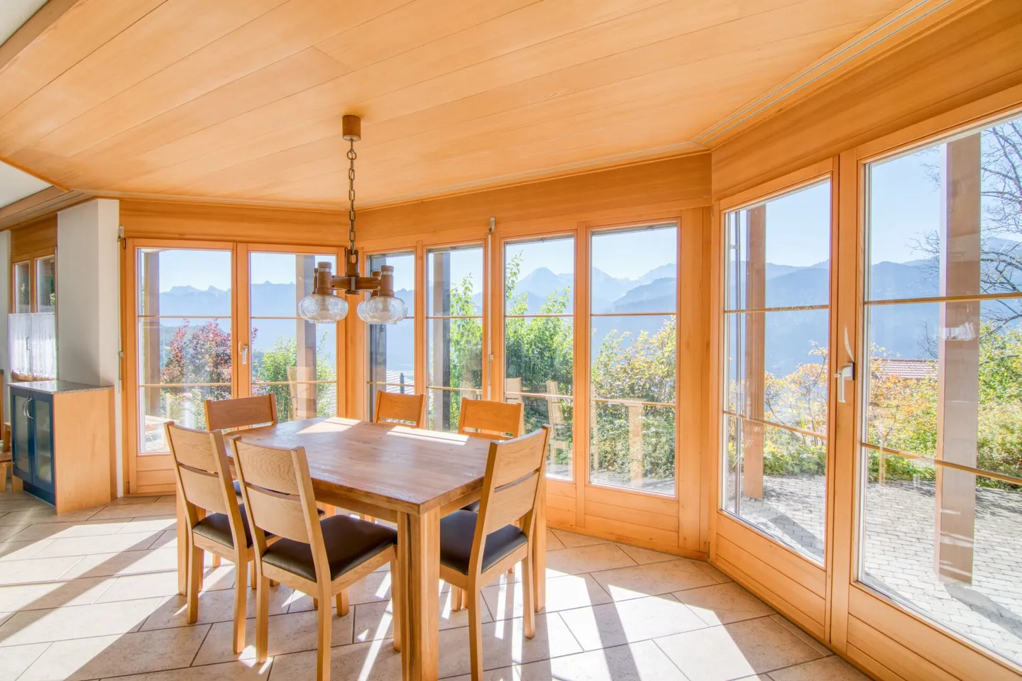 Esclusivo appartamento con giardino di 3,5 locali a Beatenberg - ideale come prima casa o casa vacanze, il tuo rifugio con panorama alpino e vista mozzafiato sul lago - Foto 8 di 24