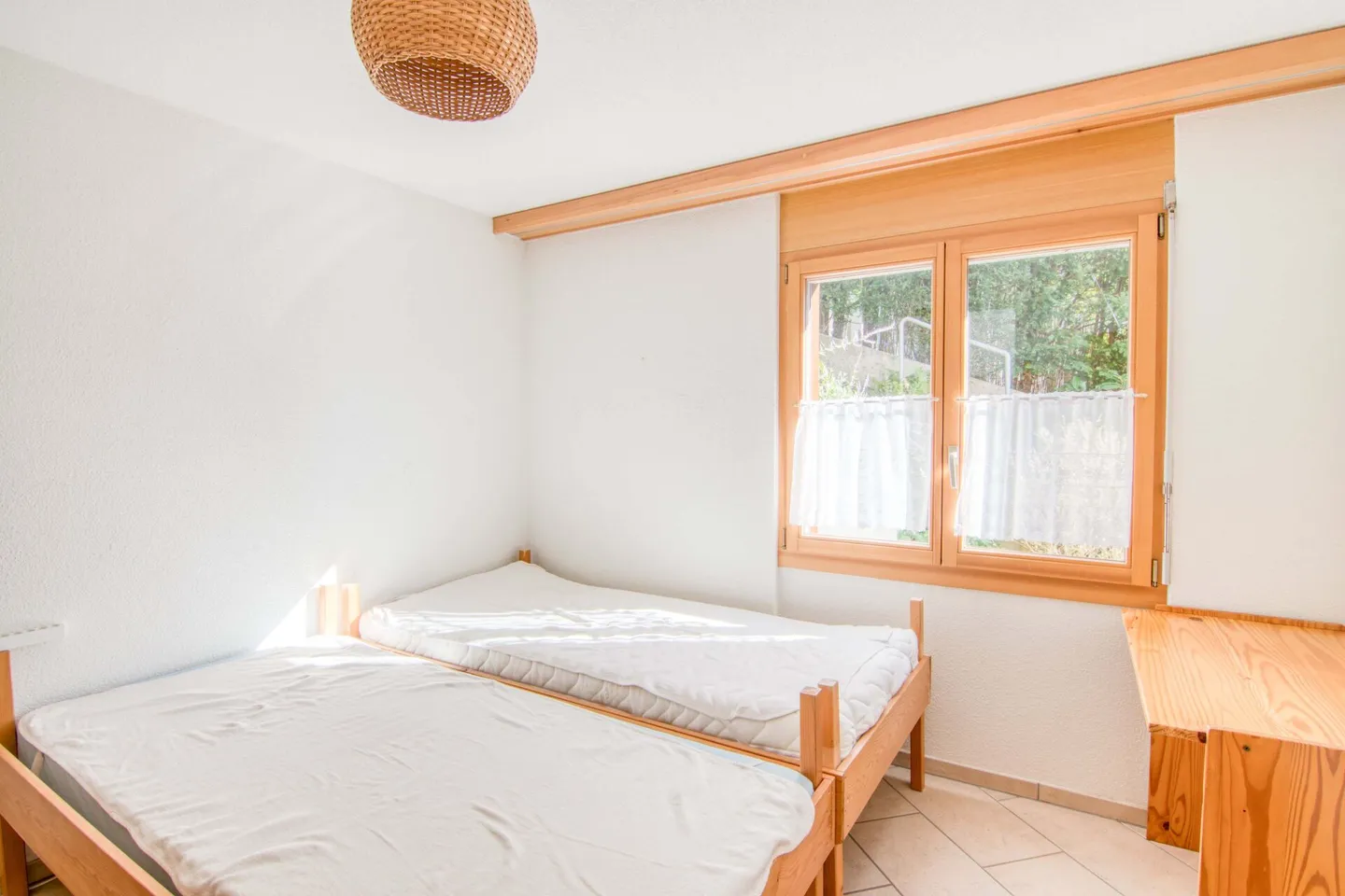 Esclusivo appartamento con giardino di 3,5 locali a Beatenberg - ideale come prima casa o casa vacanze, il tuo rifugio con panorama alpino e vista mozzafiato sul lago - Foto 13 di 24
