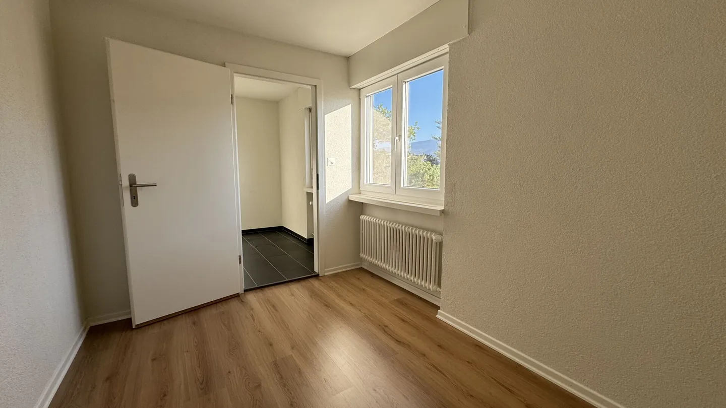 Schöne renovierte 3,5-Zimmer-Wohnung mit Aussicht in Delémont - Foto 8 von 14