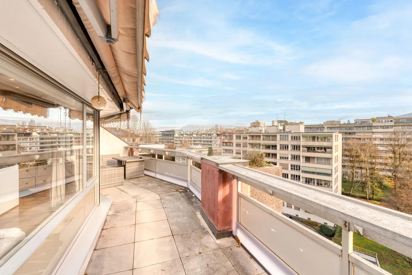 Magnifique appartement duplex en penthouse à Malagnou - Photo 3 sur 8