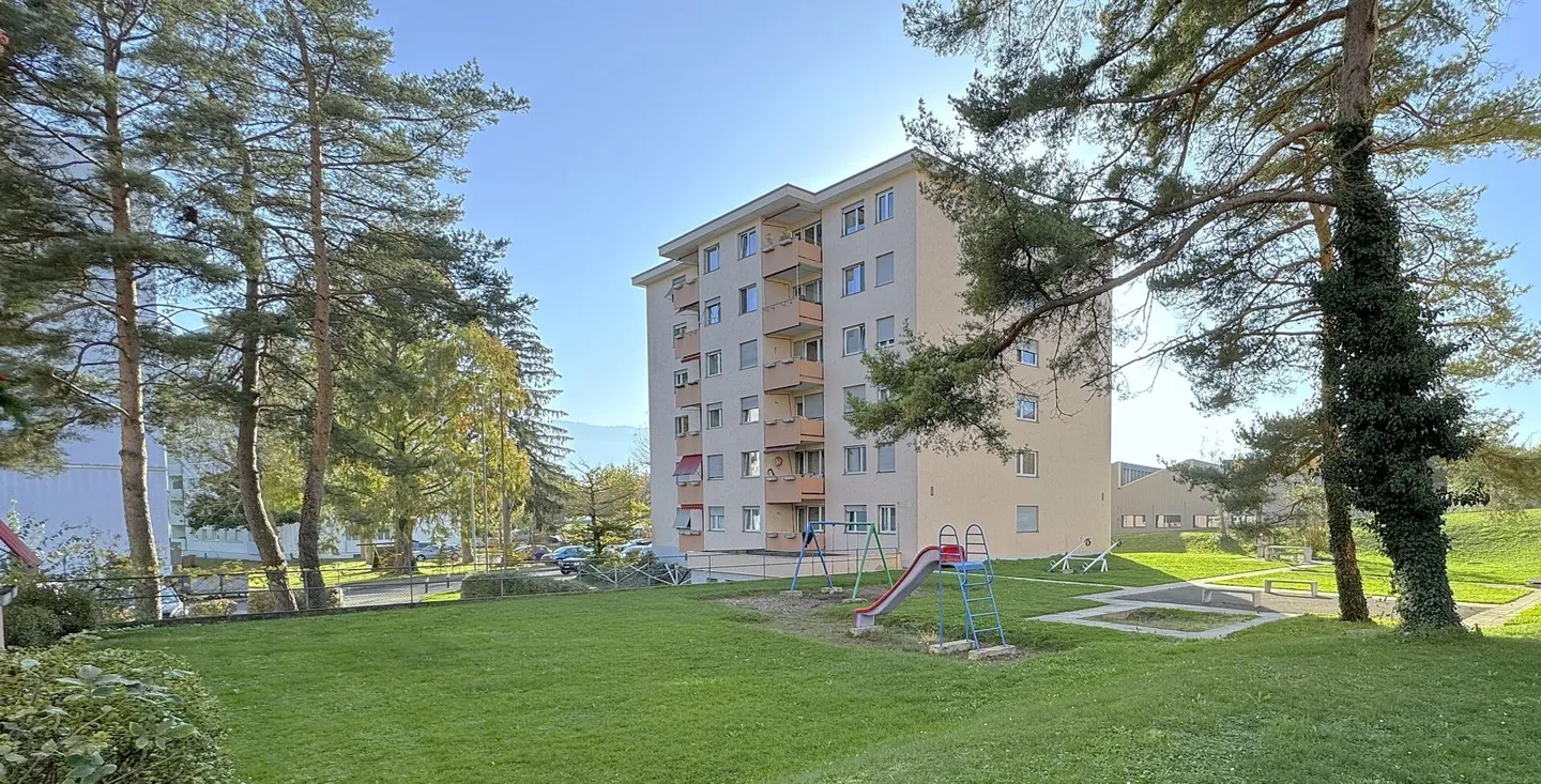 Bel appartamento ristrutturato di 2,5 locali con vista a Delémont - Foto 6 di 9
