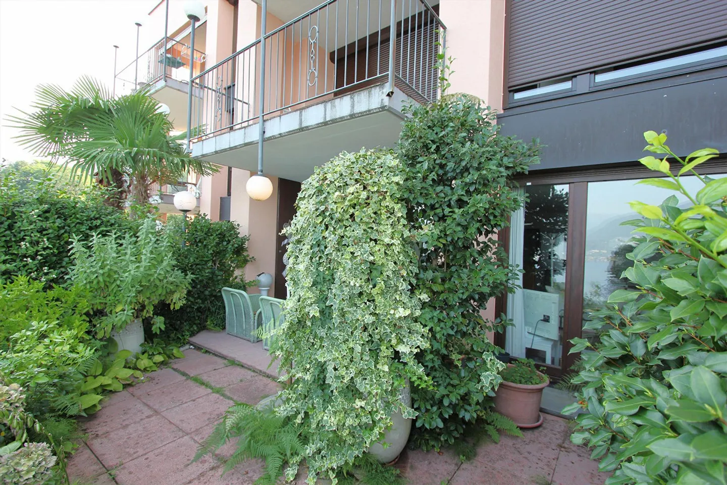 Charming Garden Apartment with a View of Lake Maggiore - Photo 4 of 8