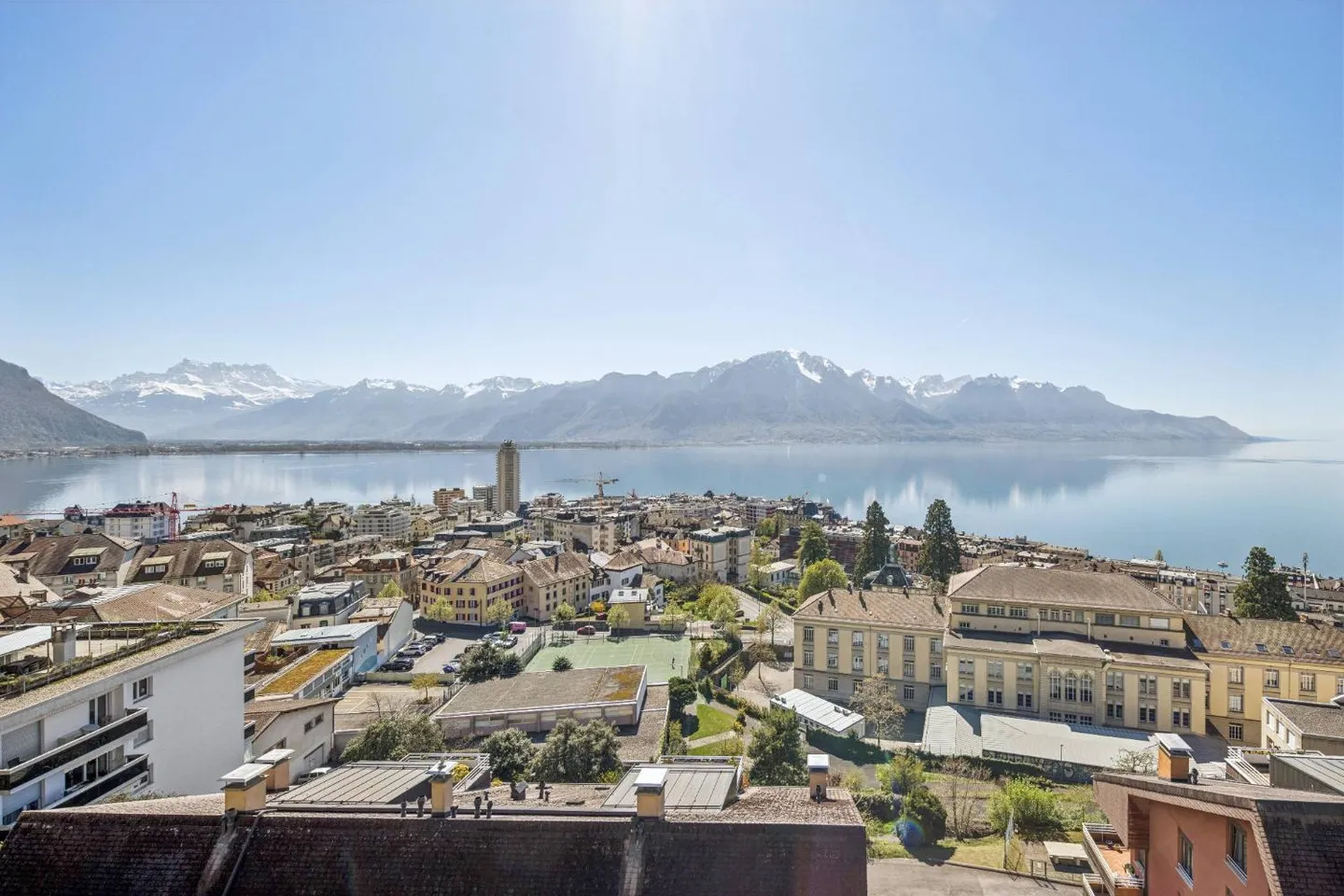 Appartement Élégant avec Vue sur le Lac - Photo 1 sur 13