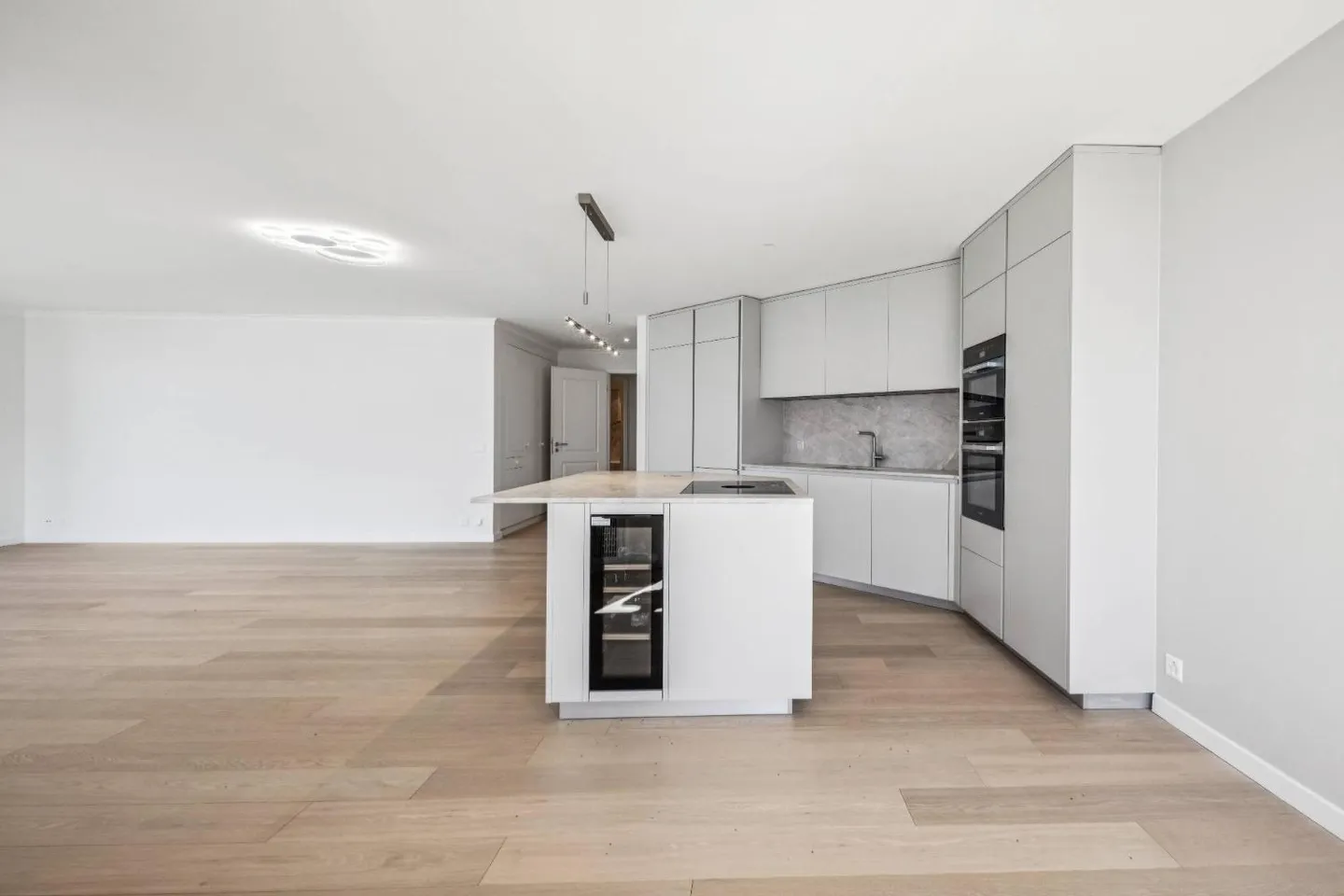 Appartement Élégant avec Vue sur le Lac - Photo 5 sur 13