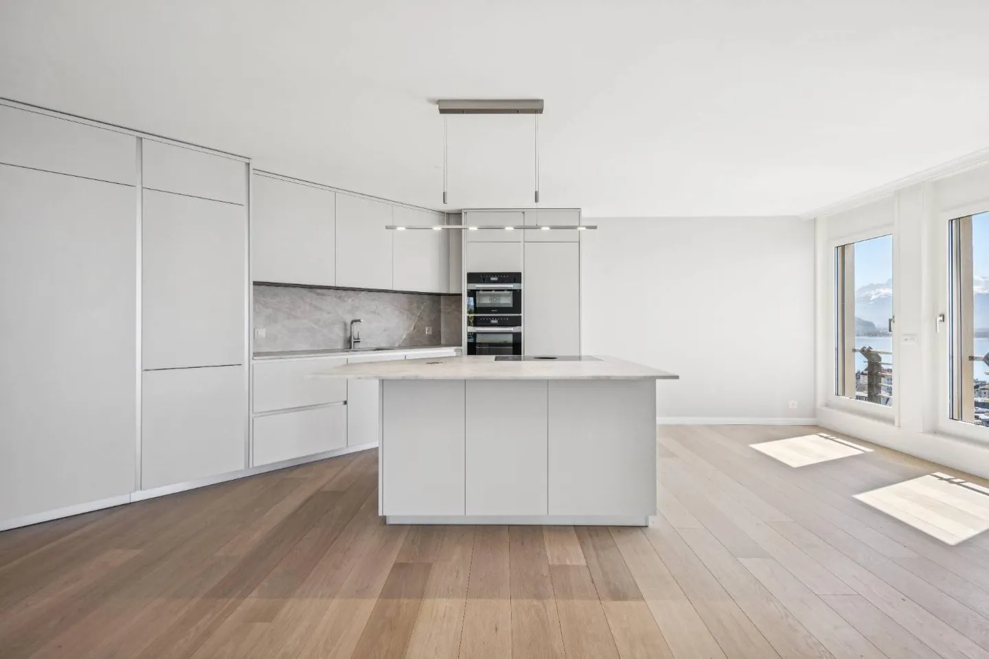 Appartement Élégant avec Vue sur le Lac - Photo 6 sur 13