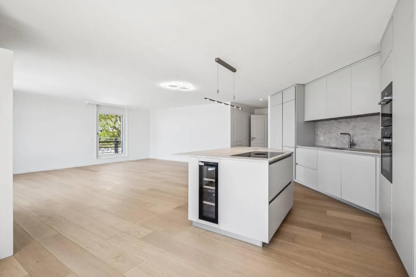 Appartement Élégant avec Vue sur le Lac - Photo 7 sur 13