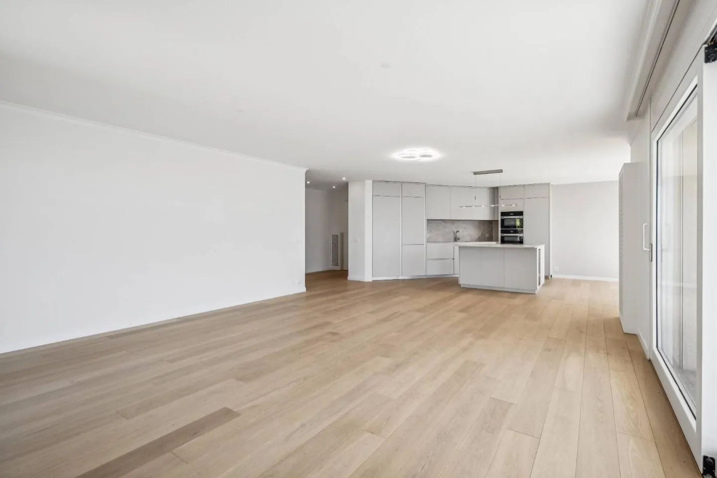 Appartement Élégant avec Vue sur le Lac - Photo 8 sur 13