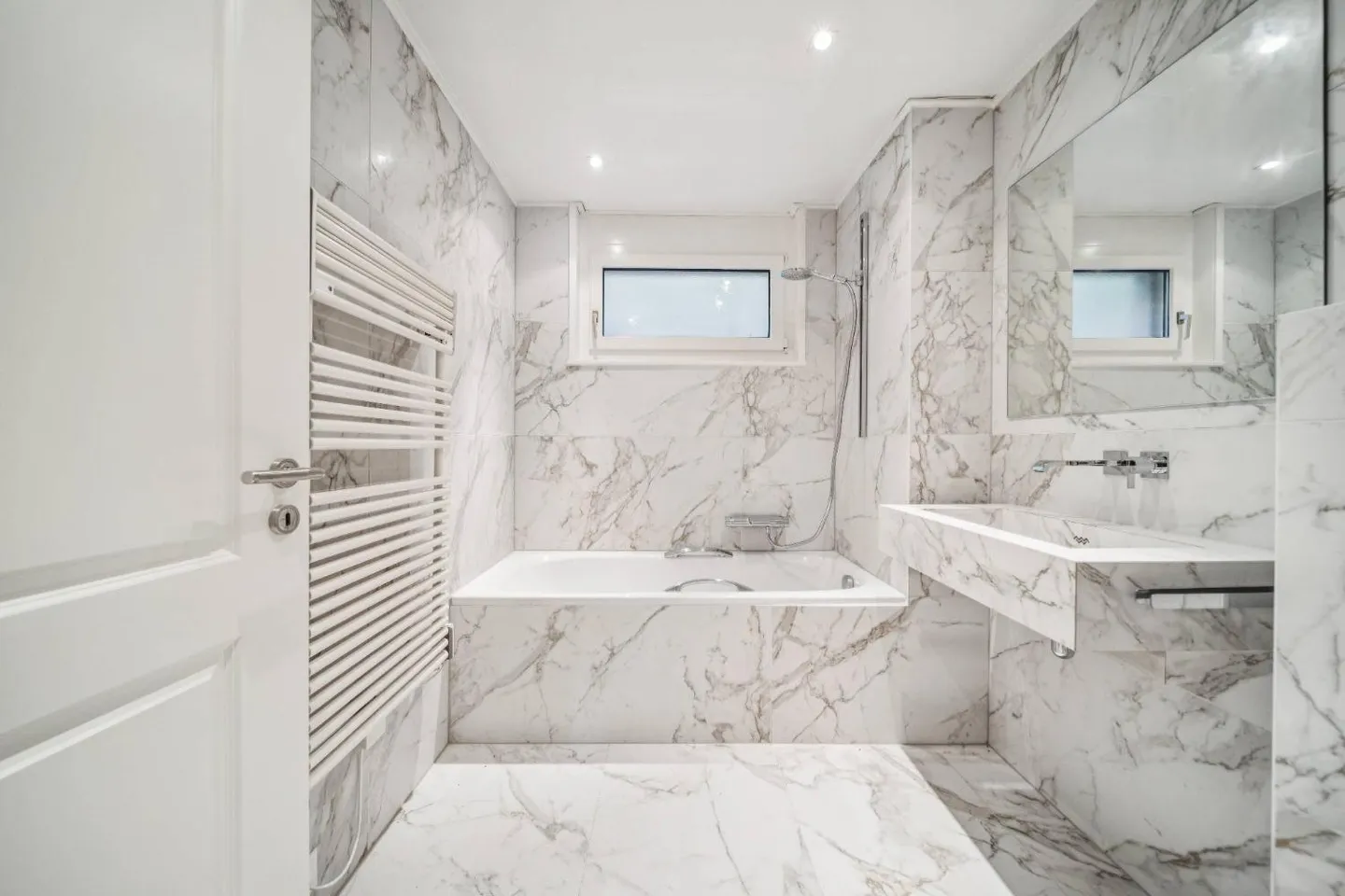 Appartement Élégant avec Vue sur le Lac - Photo 11 sur 13