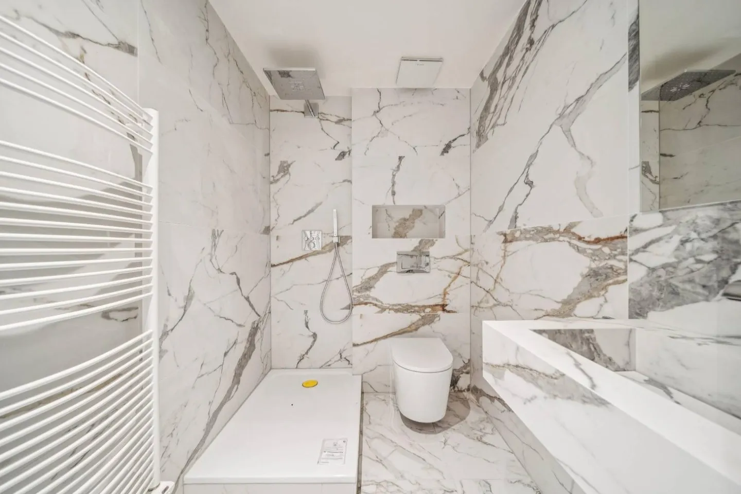 Appartement Élégant avec Vue sur le Lac - Photo 13 sur 13